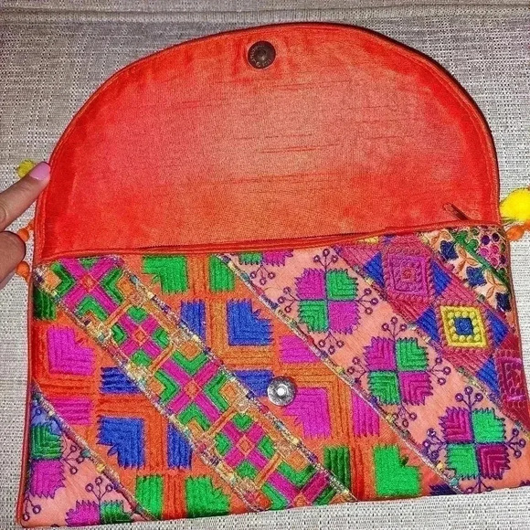 Multicolor Clutch Bag with Thread Embroidery All-Over and Mirrors. - Picture 7 of 8